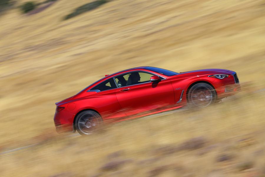  Infiniti Q60 Red Sport 400 AWD 2016 года  (фото 12 из 42)